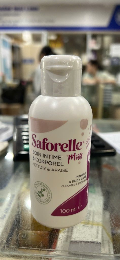 Dung dịch vệ sinh bé gái saforelle miss 100ml