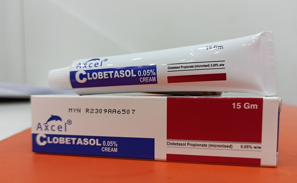 Kem bôi ngoài da axcel clobetasol 0.05% cream 15g