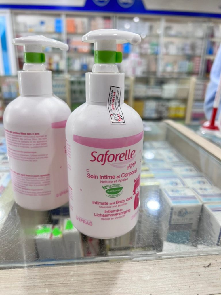 Dung dịch vệ sinh bé gái saforelle miss 250ml